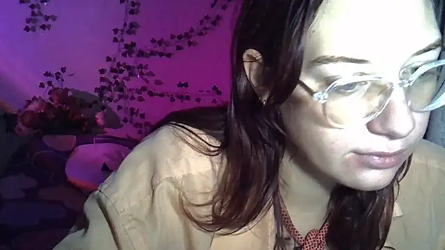 Lily Ember online show from 10.15.25