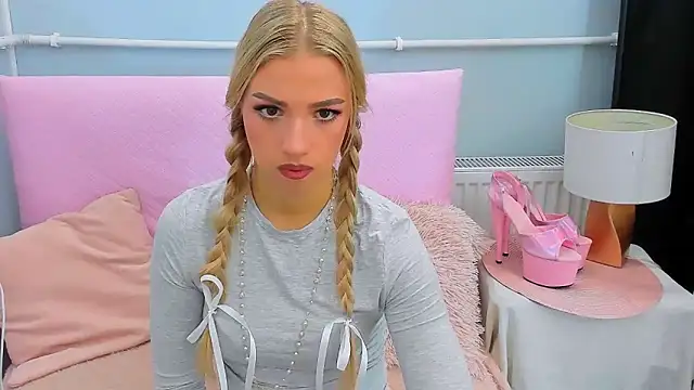 EvetteRose online show from 10.14.25