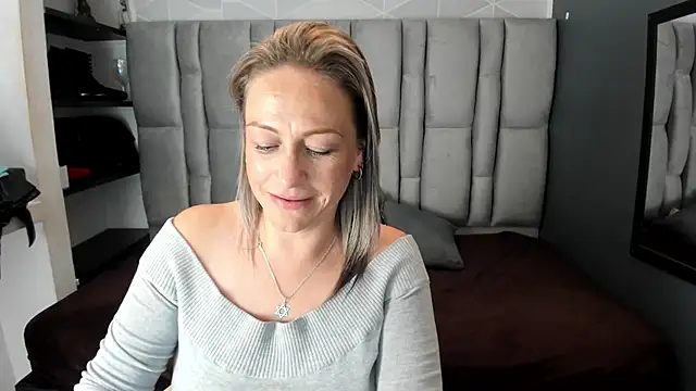 Charlot milf online show from 01.05.26