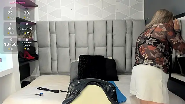 Snapshot of Charlot_milf chatting on 02.10.26 Charlot milf online show from 02.10.26