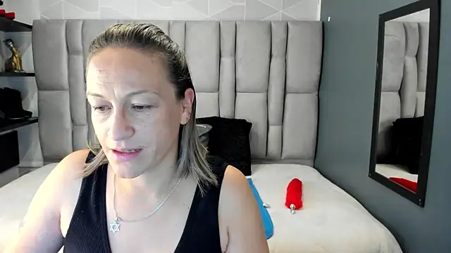 Snapshot of Charlot_milf chatting on 02.28.26 Charlot milf online show from 02.28.26