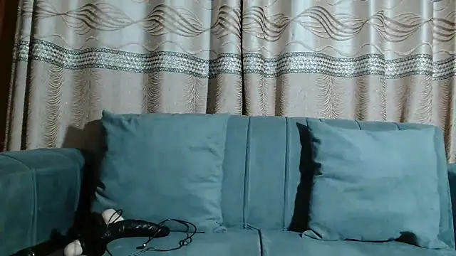 Snapshot of dark_honeyx26 chatting on 01.08.26 dark honeyx26 online show from 01.08.26