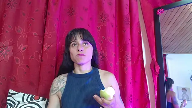 Snapshot of Samy_Hoops chatting on 10.27.25 Samy Hoops online show from 10.27.25