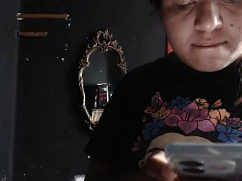 Snapshot of Atenea69 chatting on 10.27.25 Atenea69 online show from 10.27.25