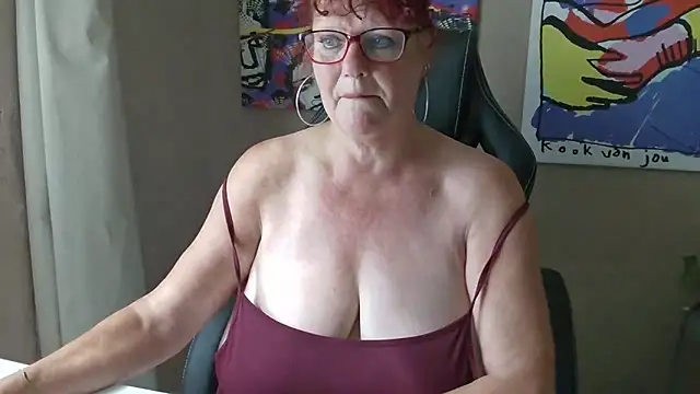 Snapshot of -Curvy- chatting on 06.04.26 -Curvy- online show from 06.04.26