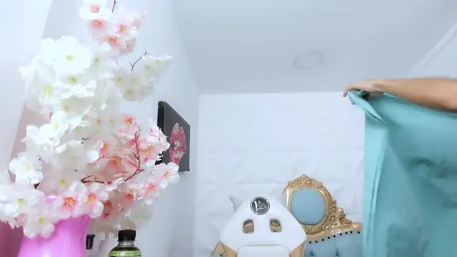 eimy skinny  online show from 10.29.25