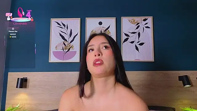Snapshot of SarahMiler_ chatting on 11.20.25 SarahMiler online show from 11.20.25