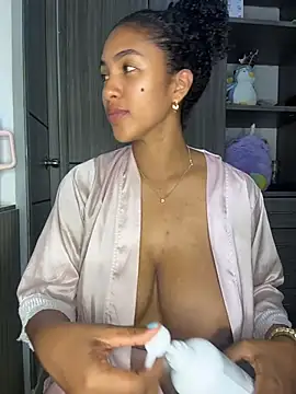 Mia sweet80 online show from 10.15.25