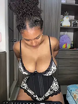 Mia sweet80 online show from 10.18.25