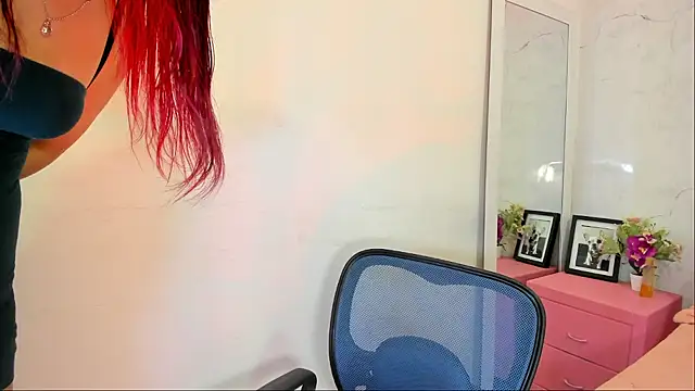 Snapshot of Maddy_Mills chatting on 01.17.26 Maddy Mills online show from 01.17.26