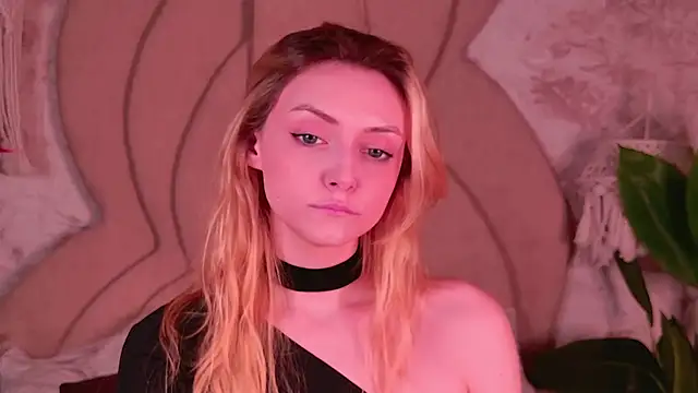 Snapshot of CindyFors chatting on 09.21.25 CindyFors online show from 09.21.25