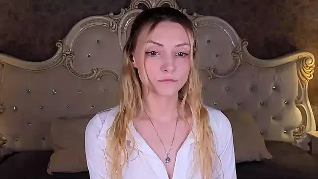 Snapshot of CindyFors chatting on 09.28.25 CindyFors online show from 09.28.25