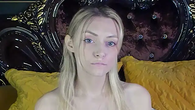 Snapshot of CindyFors chatting on 10.04.25 CindyFors online show from 10.04.25