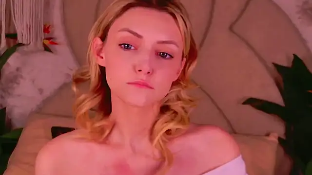 Snapshot of CindyFors chatting on 10.12.25 CindyFors online show from 10.12.25