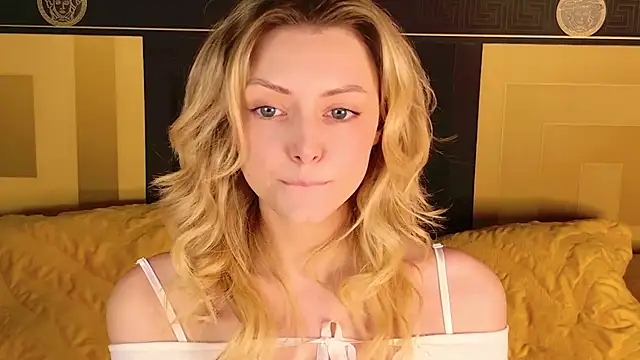 Snapshot of CindyFors chatting on 11.28.25 CindyFors online show from 11.28.25