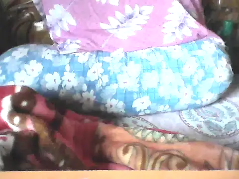 Snapshot of darkbluemoon chatting on 12.22.25 darkbluemoon online show from 12.22.25