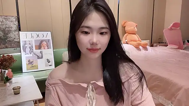 Snapshot of suki-1 chatting on 09.30.25 suki-1 online show from 09.30.25