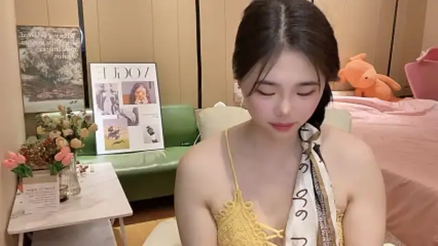 Snapshot of suki-1 chatting on 10.15.25 suki-1 online show from 10.15.25