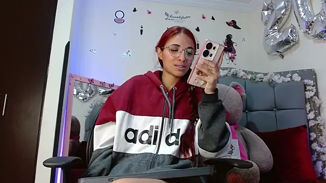 Snapshot of Kitty_Slim chatting on 10.02.25 Kitty Slim online show from 10.02.25