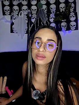 issis22 online show from 10.29.25