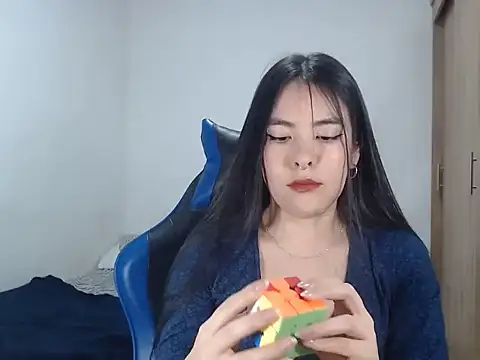 Snapshot of EloiseJun chatting on 11.06.25 EloiseJun online show from 11.06.25