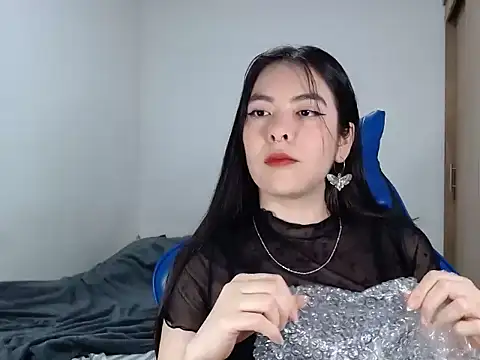 Snapshot of EloiseJun chatting on 11.29.25 EloiseJun online show from 11.29.25