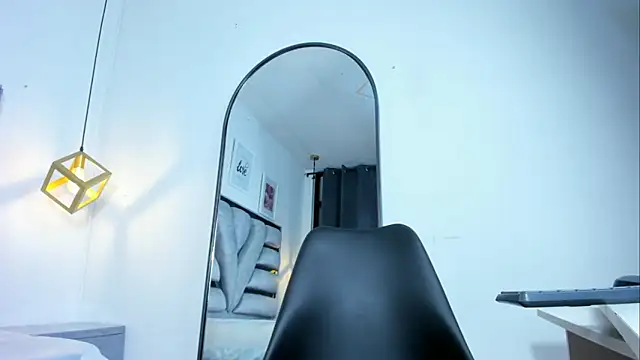 lianfox  online show from 12.18.25