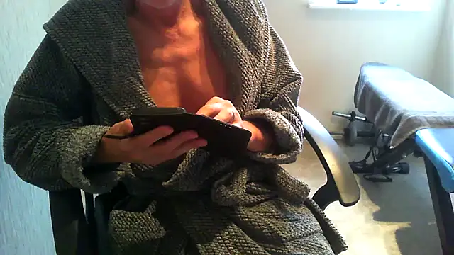 Snapshot of rogpb chatting on 10.13.25 rogpb online show from 10.13.25