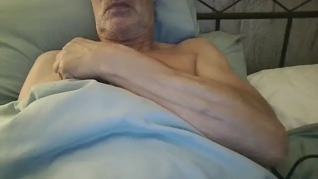 Snapshot of rogpb chatting on 10.17.25 rogpb online show from 10.17.25