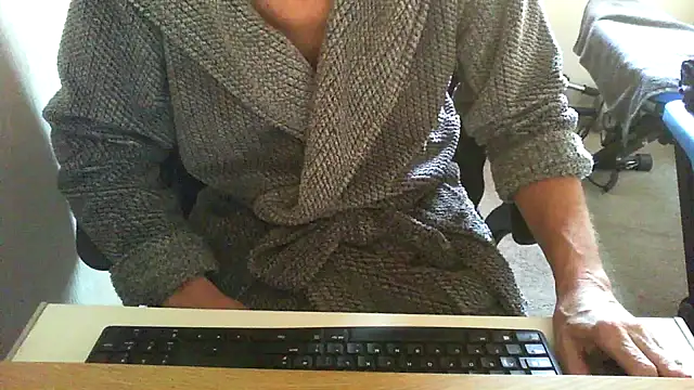 Snapshot of rogpb chatting on 11.21.25 rogpb online show from 11.21.25