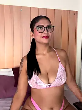 daphnevans online show from 10.04.25