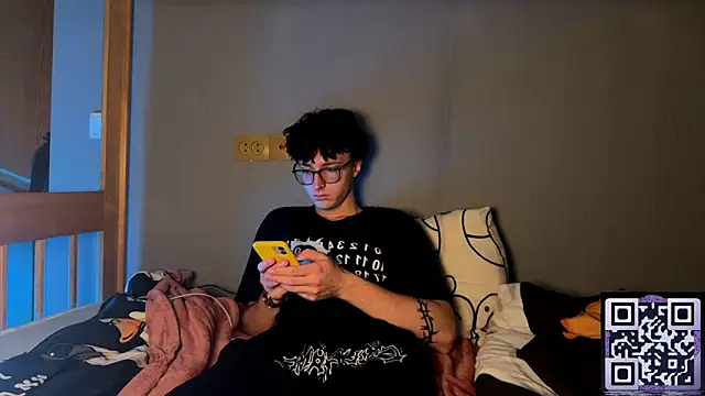 Snapshot of 8goat chatting on 10.18.25 8goat online show from 10.18.25