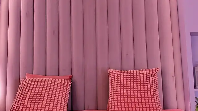 TiffValentinee  online show from 10.28.25