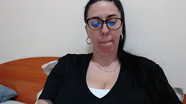 Snapshot of jollene chatting on 05.19.26 jollene online show from 05.19.26