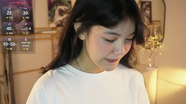 Snapshot of MoiraEger chatting on 09.16.25 MoiraEger online show from 09.16.25