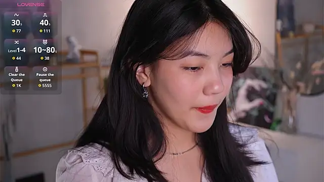 Snapshot of MoiraEger chatting on 10.24.25 MoiraEger online show from 10.24.25