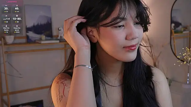 Snapshot of MoiraEger chatting on 11.13.25 MoiraEger online show from 11.13.25