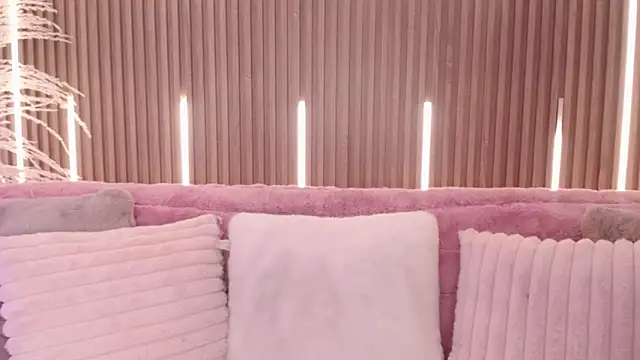 MylaDreams online show from 10.02.25