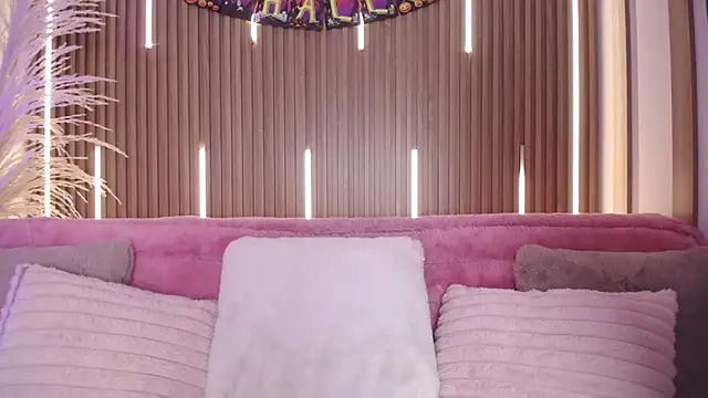 MylaDreams online show from 10.18.25