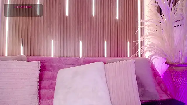 MylaDreams online show from 11.11.25