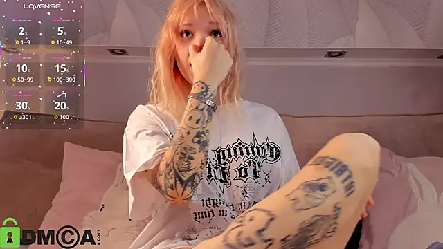 Snapshot of Molly_Platt chatting on 02.25.26 Molly Platt online show from 02.25.26