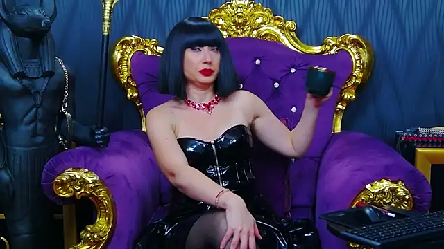 Snapshot of LaraMaeve chatting on 10.07.25 LaraMaeve online show from 10.07.25