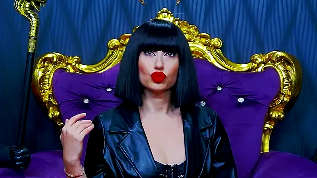 Snapshot of LaraMaeve chatting on 11.20.25 LaraMaeve online show from 11.20.25