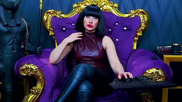 Snapshot of LaraMaeve chatting on 02.12.26 LaraMaeve online show from 02.12.26