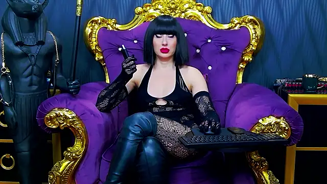 Snapshot of LaraMaeve chatting on 02.15.26 LaraMaeve online show from 02.15.26