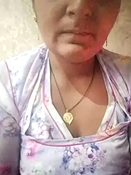 Snapshot of aunty_sumy chatting on 02.14.26 aunty sumy online show from 02.14.26