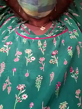 Snapshot of aunty_sumy chatting on 02.17.26 aunty sumy online show from 02.17.26