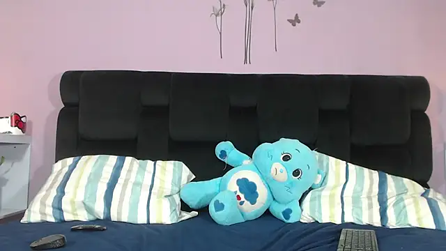 Snapshot of KendallWings chatting on 10.04.25 KendallWings online show from 10.04.25