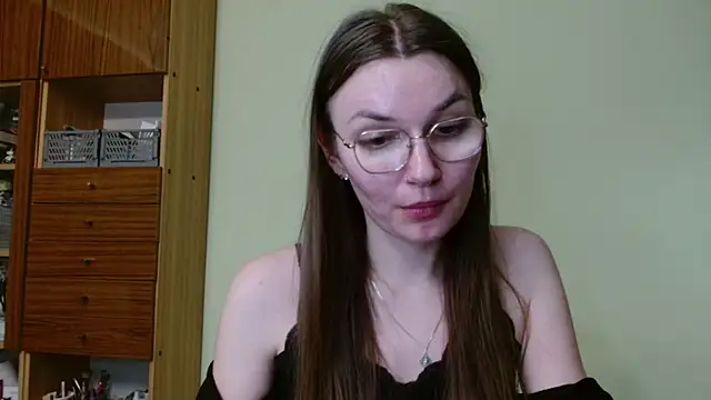 LooveELLYx online show from 02.24.25