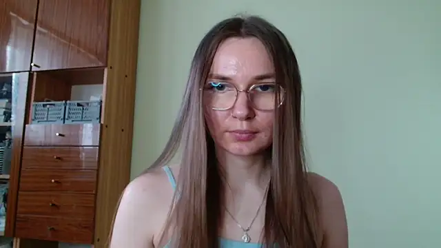 LooveELLYx online show from 02.25.25